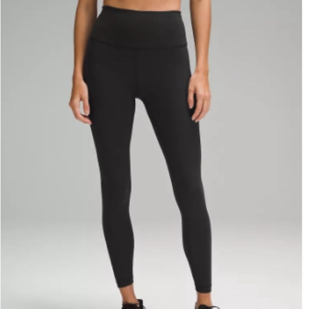 Size 6 black wunder under high rise graphic leggings 25”